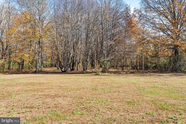 21 HOLMES MILL RD, Allentown, NJ 08501