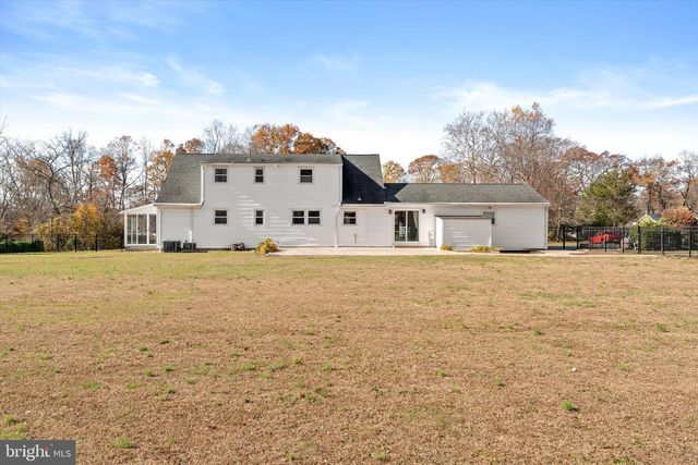 21 HOLMES MILL RD, Allentown, NJ 08501