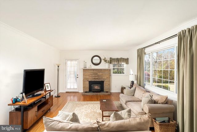 21 HOLMES MILL RD, Allentown, NJ 08501