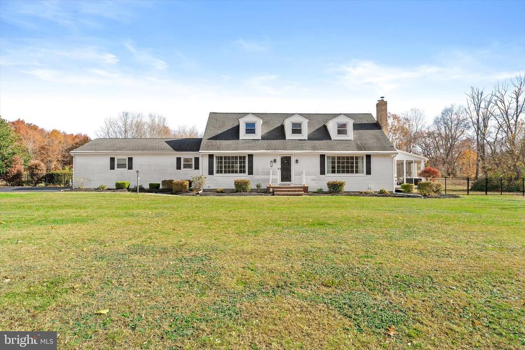 21 HOLMES MILL RD, Allentown, NJ 08501