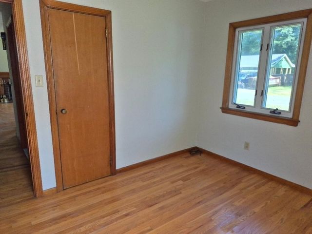 39 Higher St, Ludlow, MA 01056