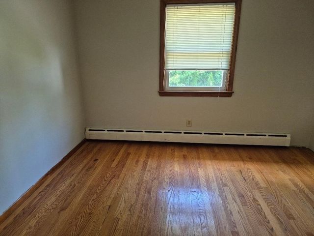 39 Higher St, Ludlow, MA 01056