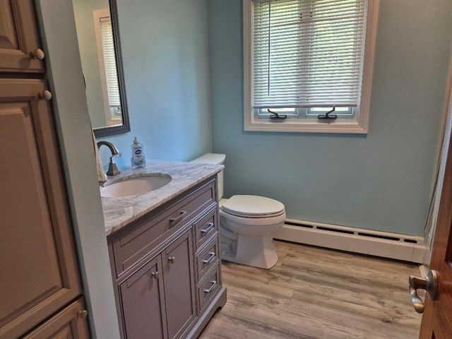 39 Higher St, Ludlow, MA 01056