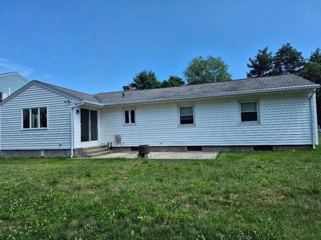 39 Higher St, Ludlow, MA 01056