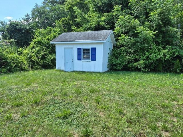 39 Higher St, Ludlow, MA 01056