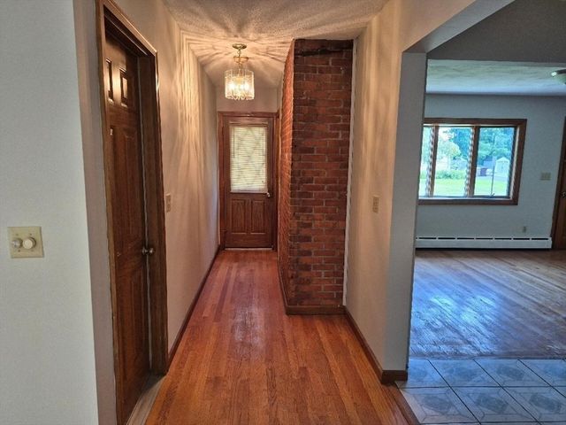 39 Higher St, Ludlow, MA 01056