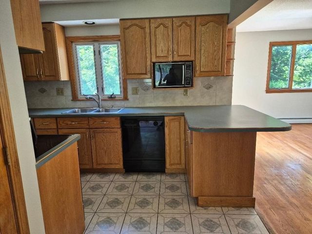 39 Higher St, Ludlow, MA 01056
