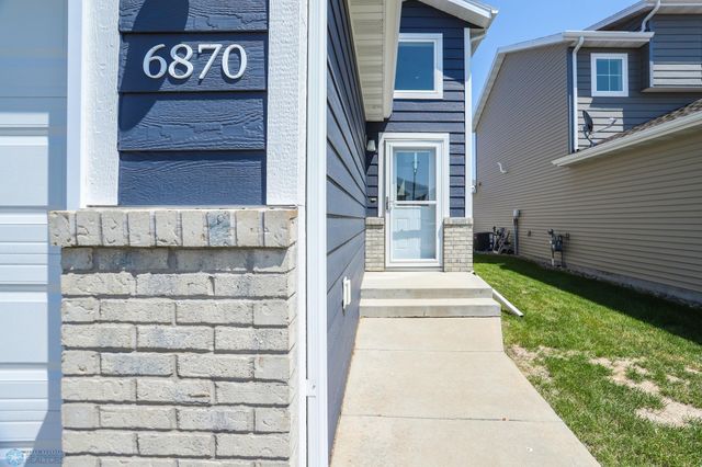 6870 17th Street S, Fargo, ND 58104
