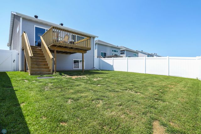 6870 17th Street S, Fargo, ND 58104
