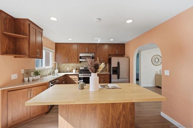 1760 Essex, El Cajon, CA 92020