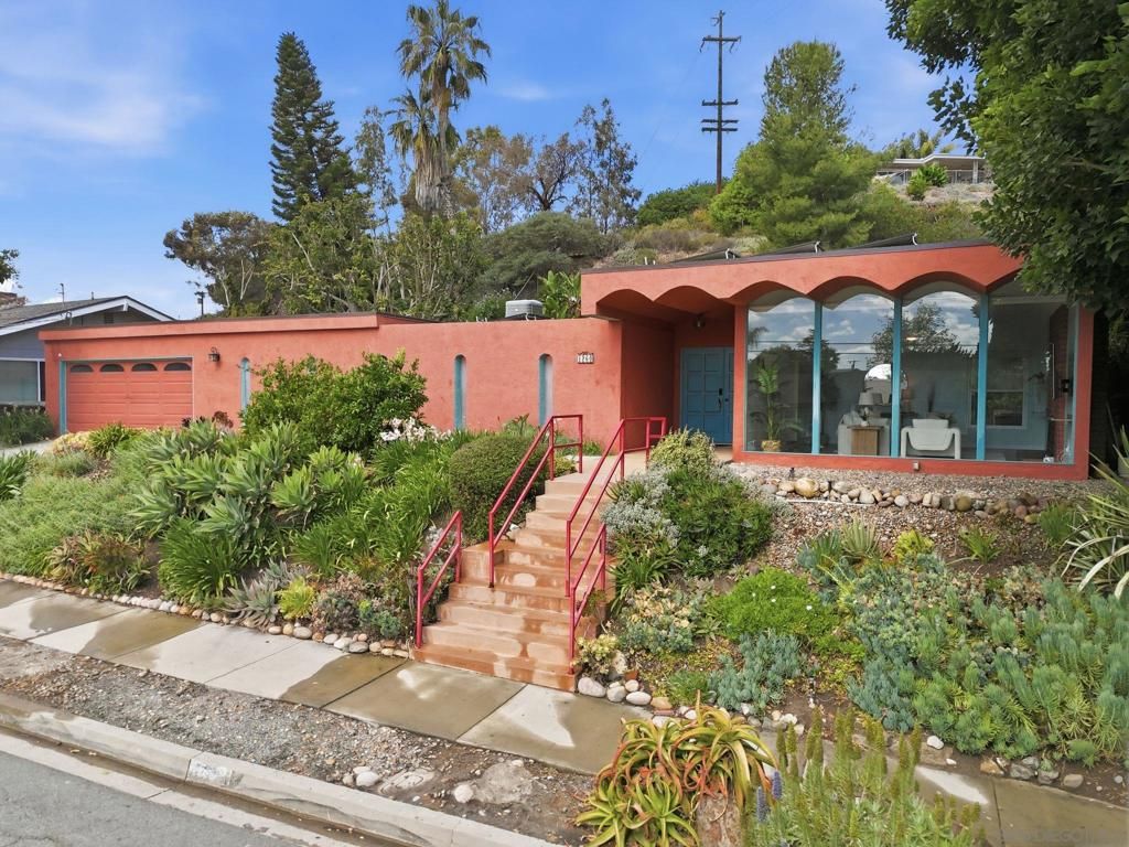 Image 3 of property listing at 1760 Essex, El Cajon, CA 92020