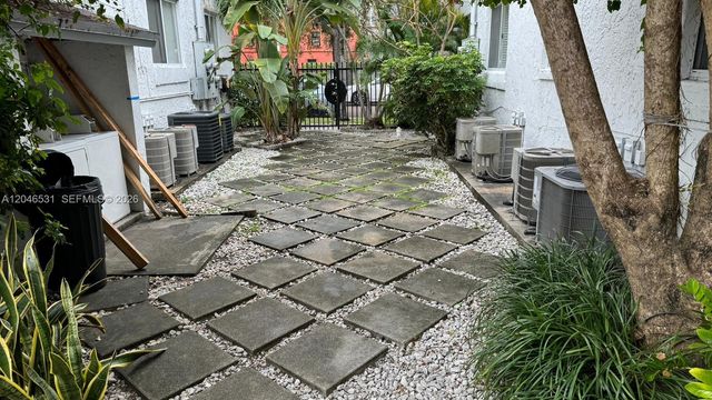 103 NW 6th Ave 2, Miami, FL 33128