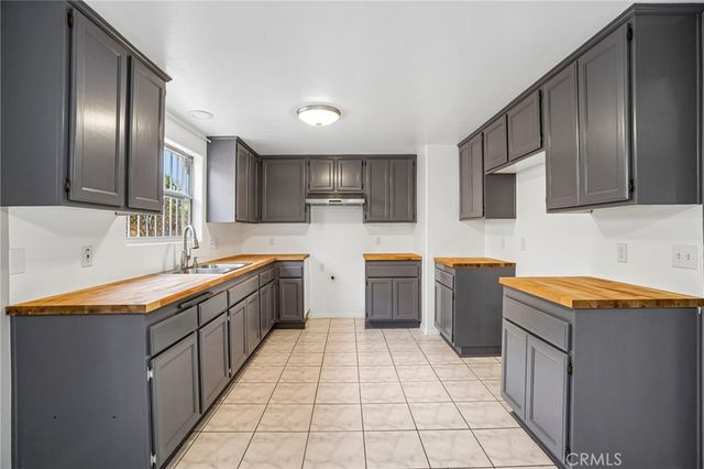 1503 W Adams, Los Angeles, CA 90007
