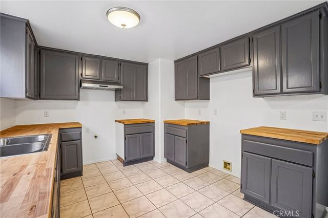 1503 W Adams, Los Angeles, CA 90007