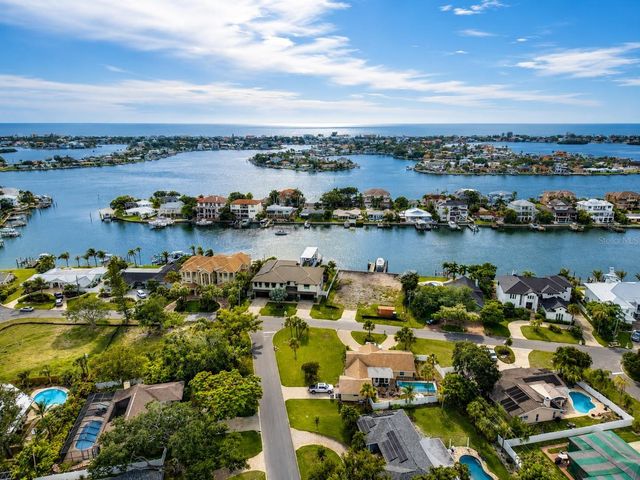 810 ALLAMANDA DRIVE, Largo, FL 33770