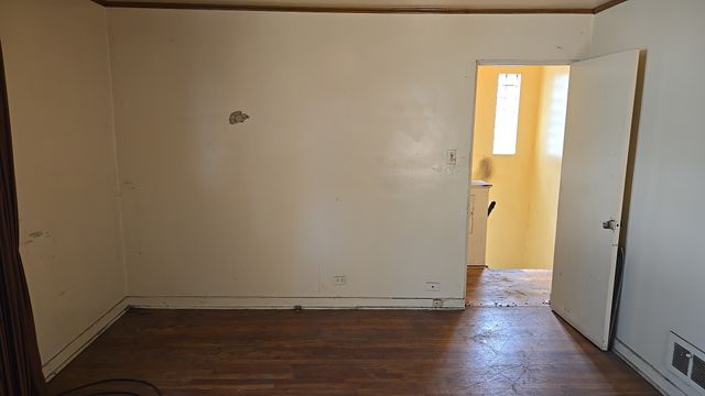 8218 S Yates Boulevard, Chicago, IL 60617