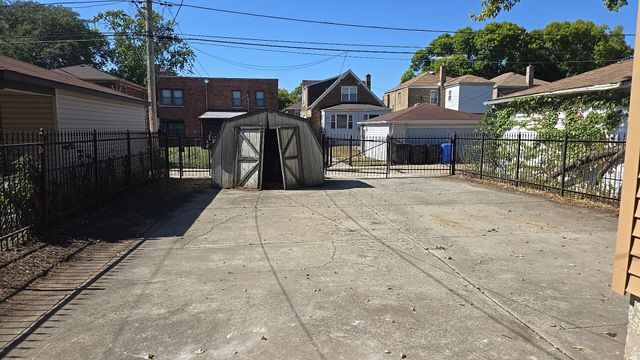 8218 S Yates Boulevard, Chicago, IL 60617