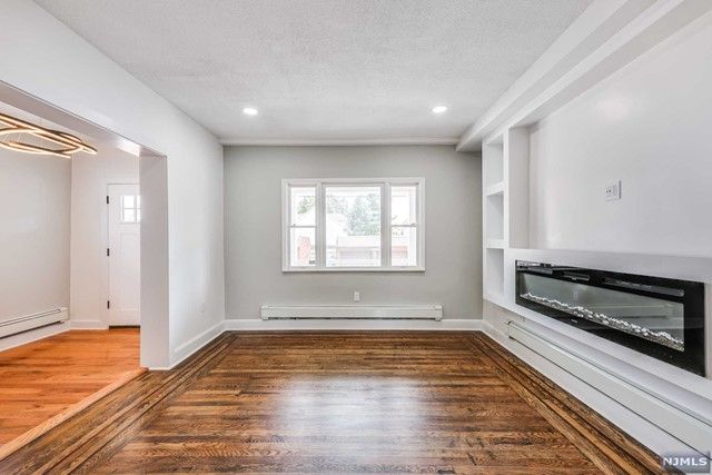 20 Voorhees Place, Ridgefield Park, NJ 07660