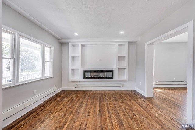 20 Voorhees Place, Ridgefield Park, NJ 07660