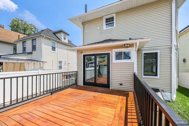 20 Voorhees Place, Ridgefield Park, NJ 07660