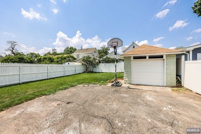 20 Voorhees Place, Ridgefield Park, NJ 07660