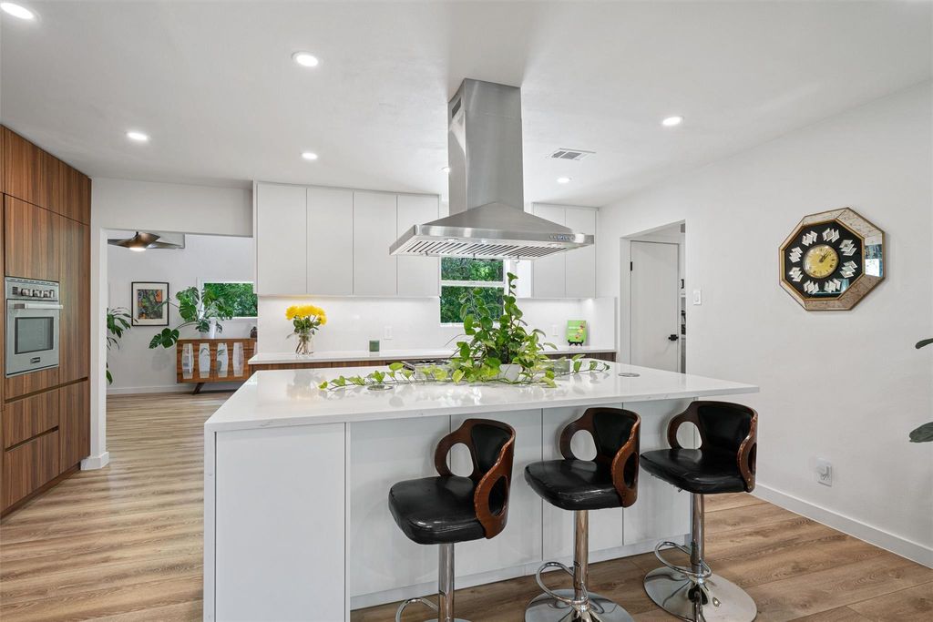 3005 Leaning Oak CIR, Austin, TX 78704