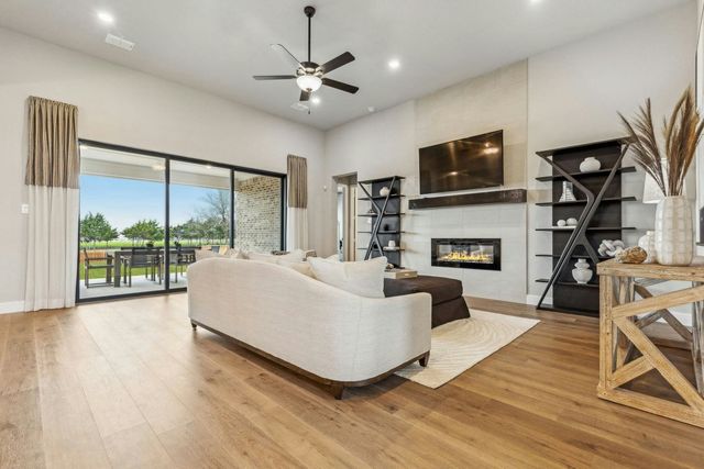 147 Hollingsworth Lane, Glenn Heights, TX 75154
