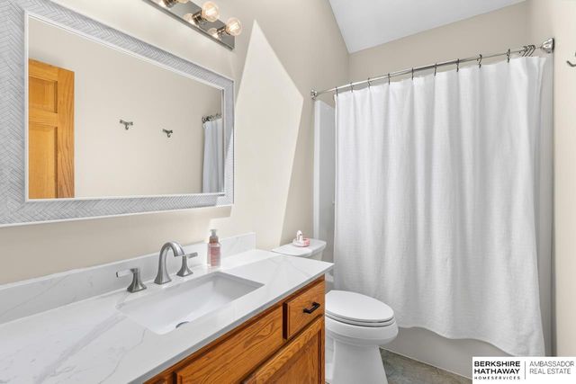 17102 Washington Street, Omaha, NE 68135