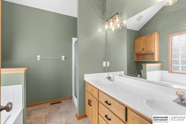 17102 Washington Street, Omaha, NE 68135