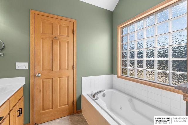 17102 Washington Street, Omaha, NE 68135