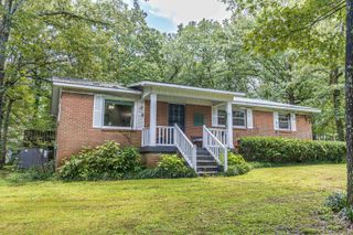 140 S OAKWOOD DR, Selmer, TN 38375