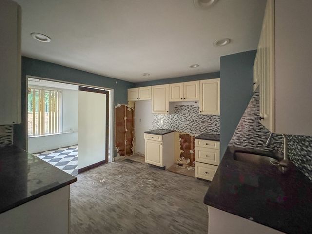 5 Quarry Ter, Peabody, MA 01960
