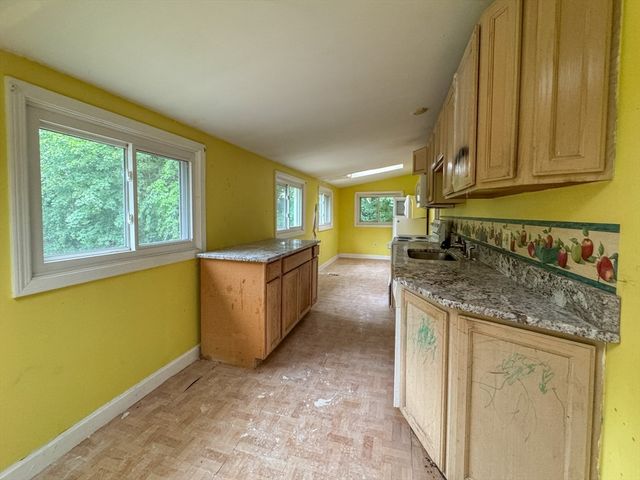 5 Quarry Ter, Peabody, MA 01960