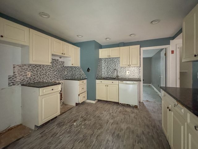 5 Quarry Ter, Peabody, MA 01960