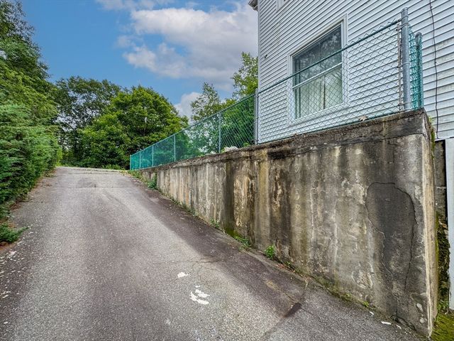 5 Quarry Ter, Peabody, MA 01960