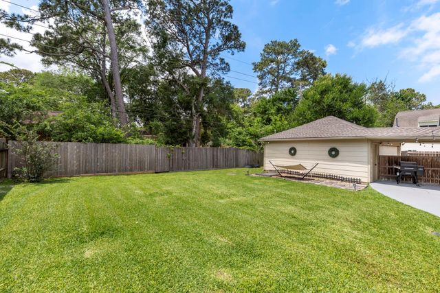 15619 Pebble Bend Drive, Houston, TX 77068