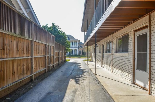 427 17th Street W 8, Houston, LA 70009