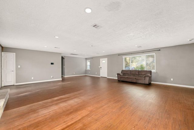 811 Strange Drive, Richmond, TX 77406