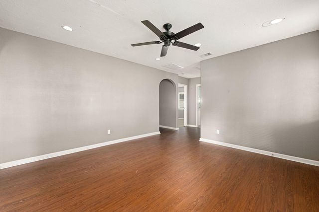 811 Strange Drive, Richmond, TX 77406