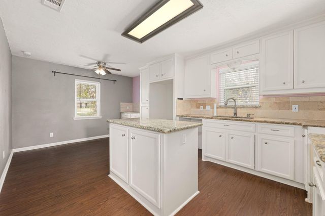 811 Strange Drive, Richmond, TX 77406