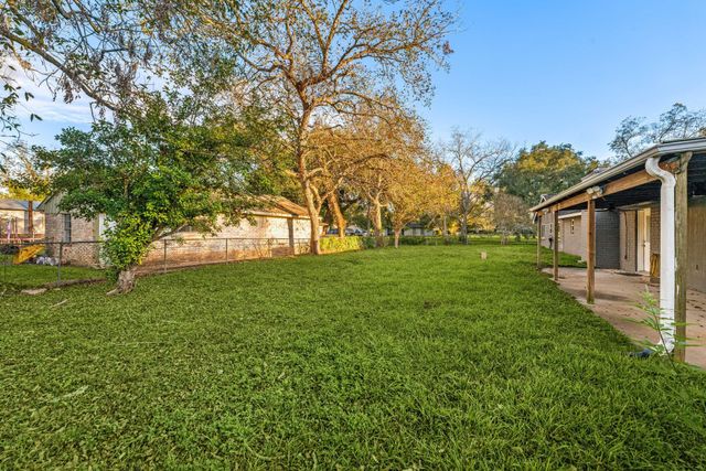 811 Strange Drive, Richmond, TX 77406