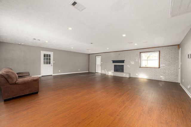 811 Strange Drive, Richmond, TX 77406