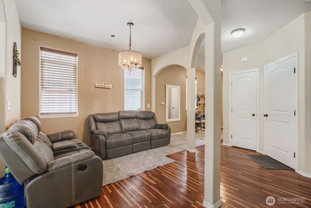 18026 75th Avenue E, Puyallup, WA 98375