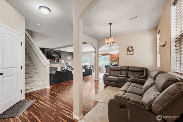 18026 75th Avenue E, Puyallup, WA 98375