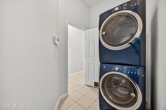 7067 DEER LODGE Circle 105, Jacksonville, FL 32256