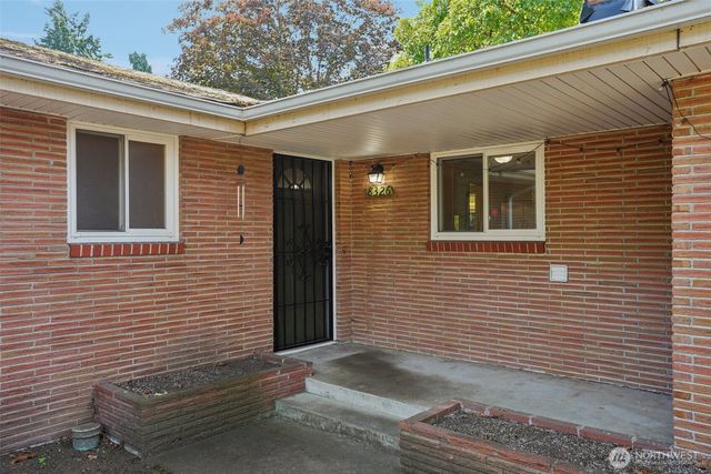 8326 Tucka Way Drive SW, Lakewood, WA 98499