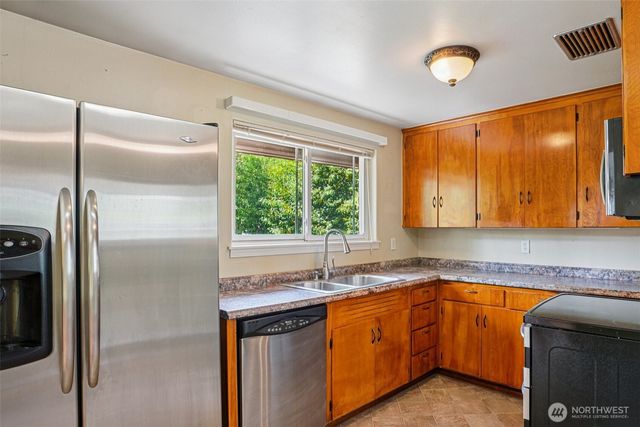 8326 Tucka Way Drive SW, Lakewood, WA 98499