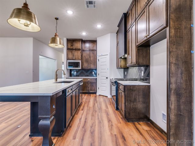 3143 E 147th Place, Bixby, OK 74008