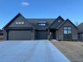3143 E 147th Place, Bixby, OK 74008