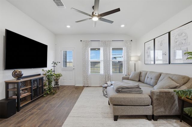 14016 Ballast DR, Elgin, TX 78621
